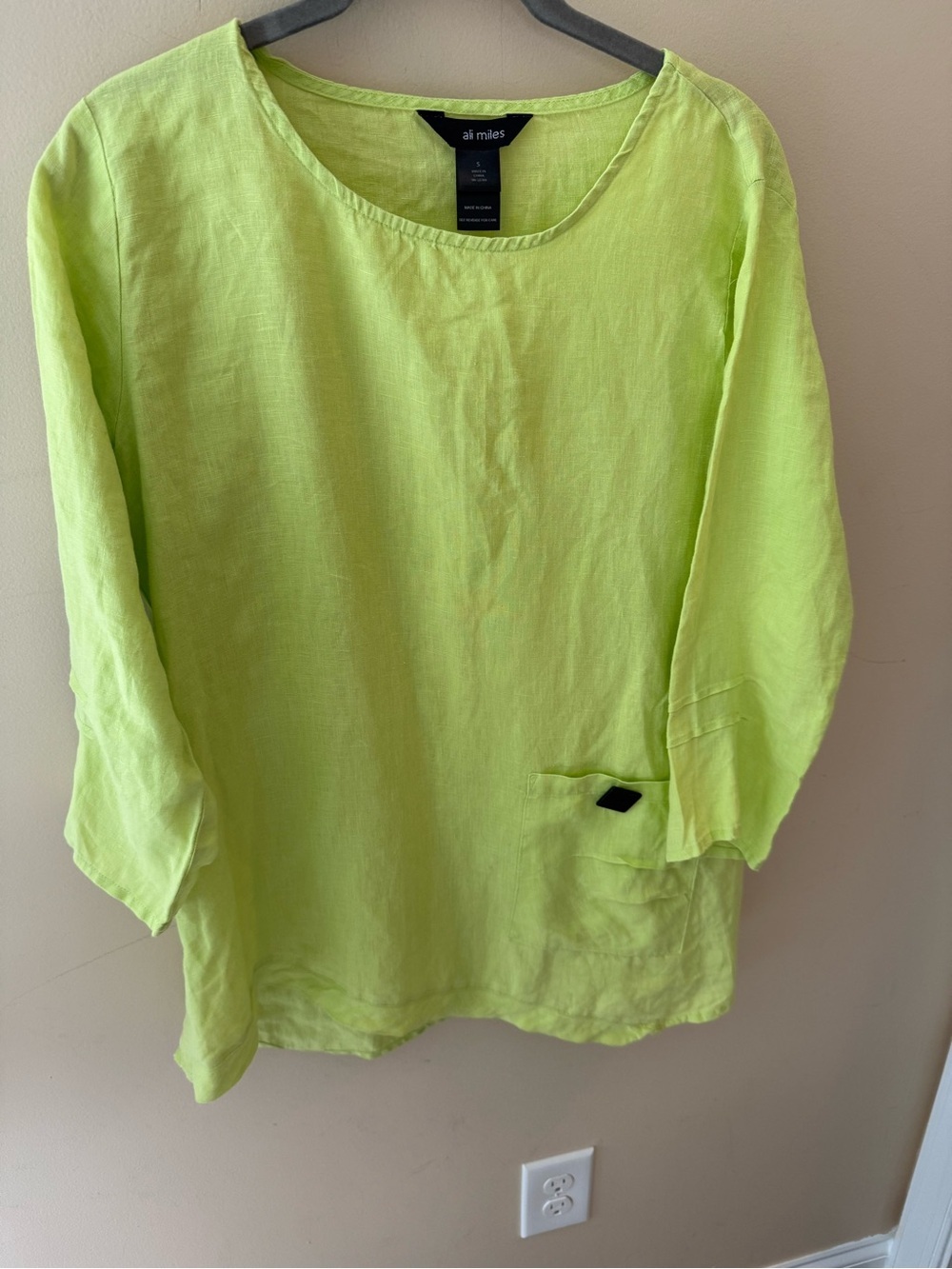 Ali Miles Linen Asymmetrical Hem Front Pocket Tunic electric green size Small